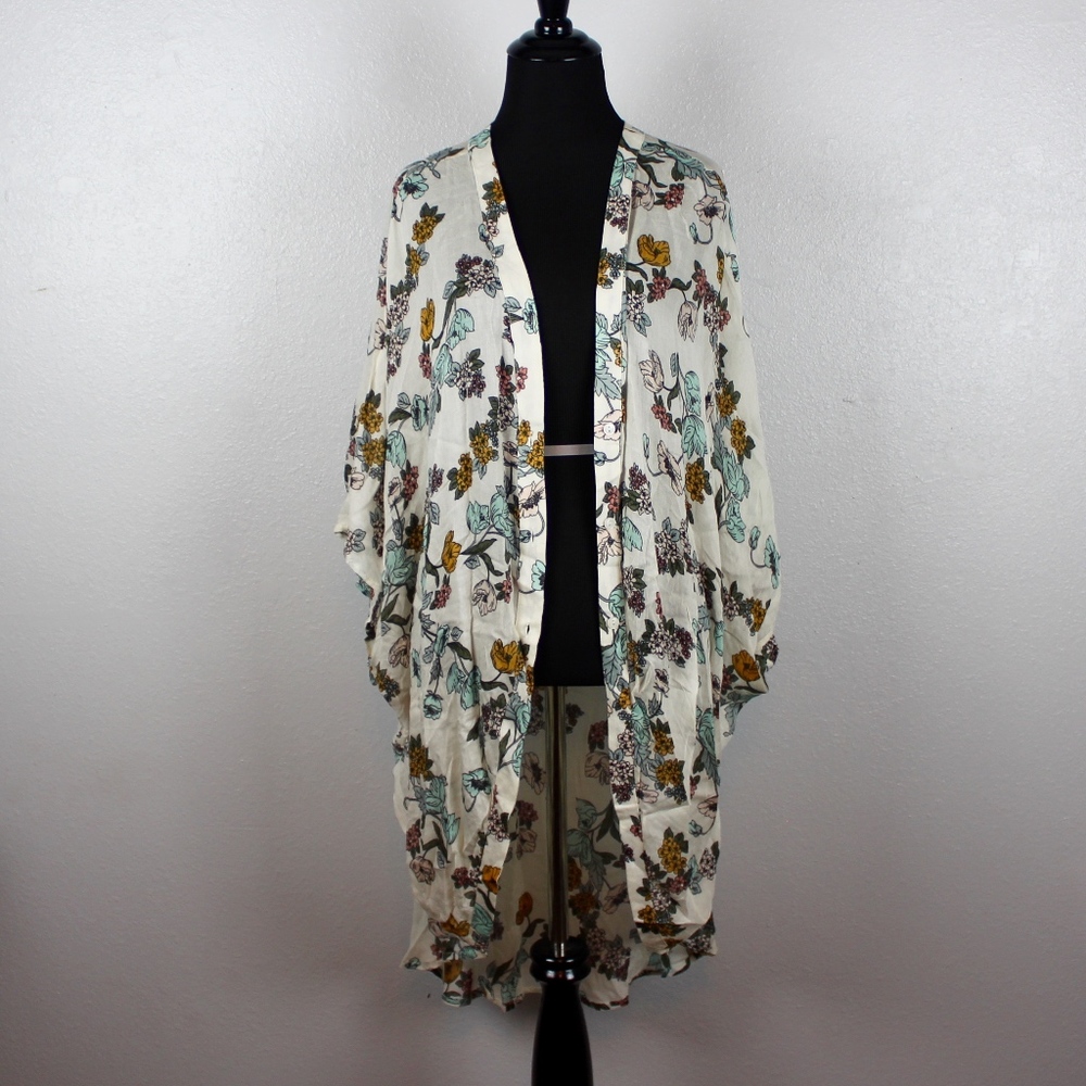 Maurices NWT Cream Floral Kimono ONE SIZE!